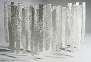 1 - Bosc Blanc, 2006. Instal.lació. Xarxa inox. pasta de paper i sal. 250x300x500 cm. Col.lecció Würth, Künzelsau. Alemanya